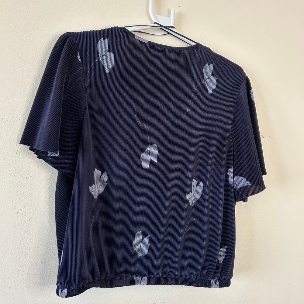ASTR The Label Navy Blue Floral Pleated Surplice Wrap Top M - Picture 9 of 10